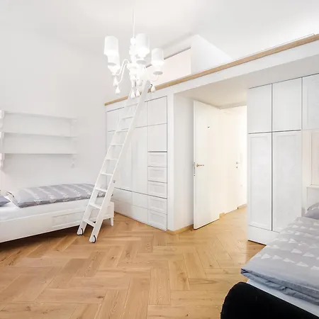 Lägenhet And Luxurious Beethovnova Ljubljana