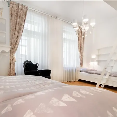 Lägenhet And Luxurious Beethovnova Ljubljana