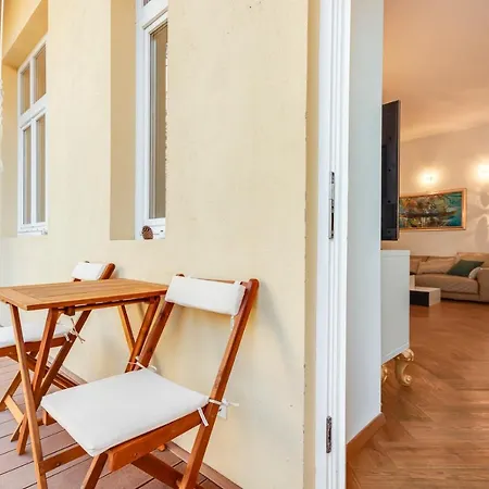 And Luxurious Beethovnova Lägenhet