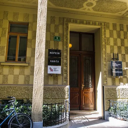 And Luxurious Beethovnova Apartment *
