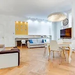 And Luxurious Beethovnova Apartment *