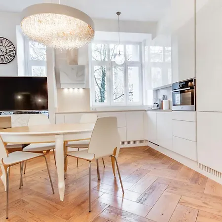 And Luxurious Beethovnova *