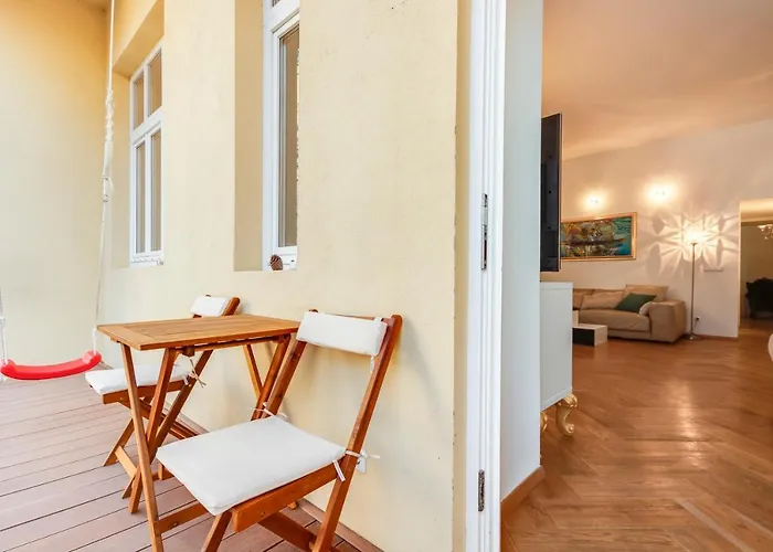 And Luxurious Beethovnova Apartment