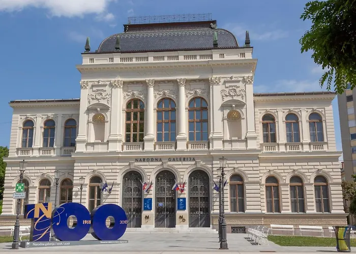 And Luxurious Beethovnova Apartment